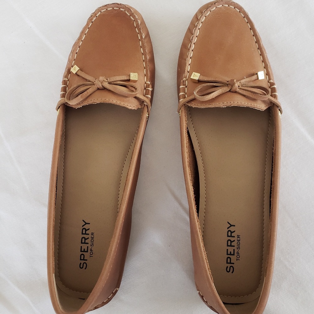 NWOT Sperry camel color leather driving moccasins.